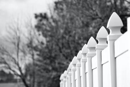 Picture of a white picket fence in Puyallup, Washington