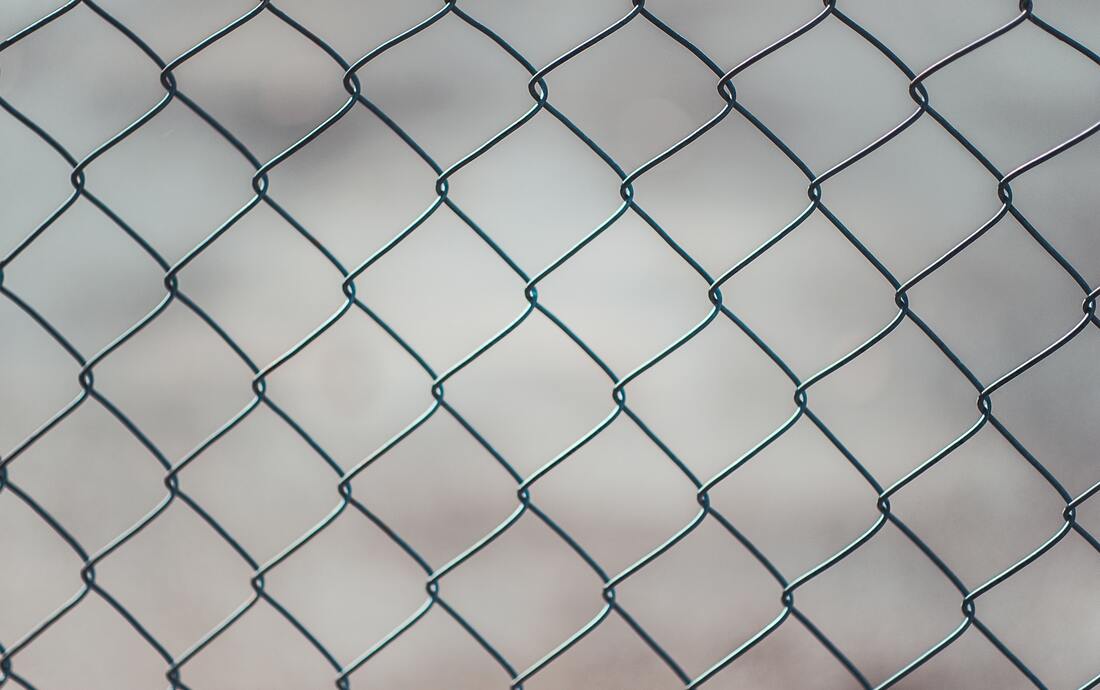 Picture of a gray chain link fence in Puyallup, Washington